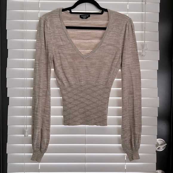 ๐ฅWhat's Hot!!๐ฅ Beautiful Bebe Gold Crop V-Neck Sweater! Sz M Soo Cute!๐๐๏ธ - Picture 1 of 14